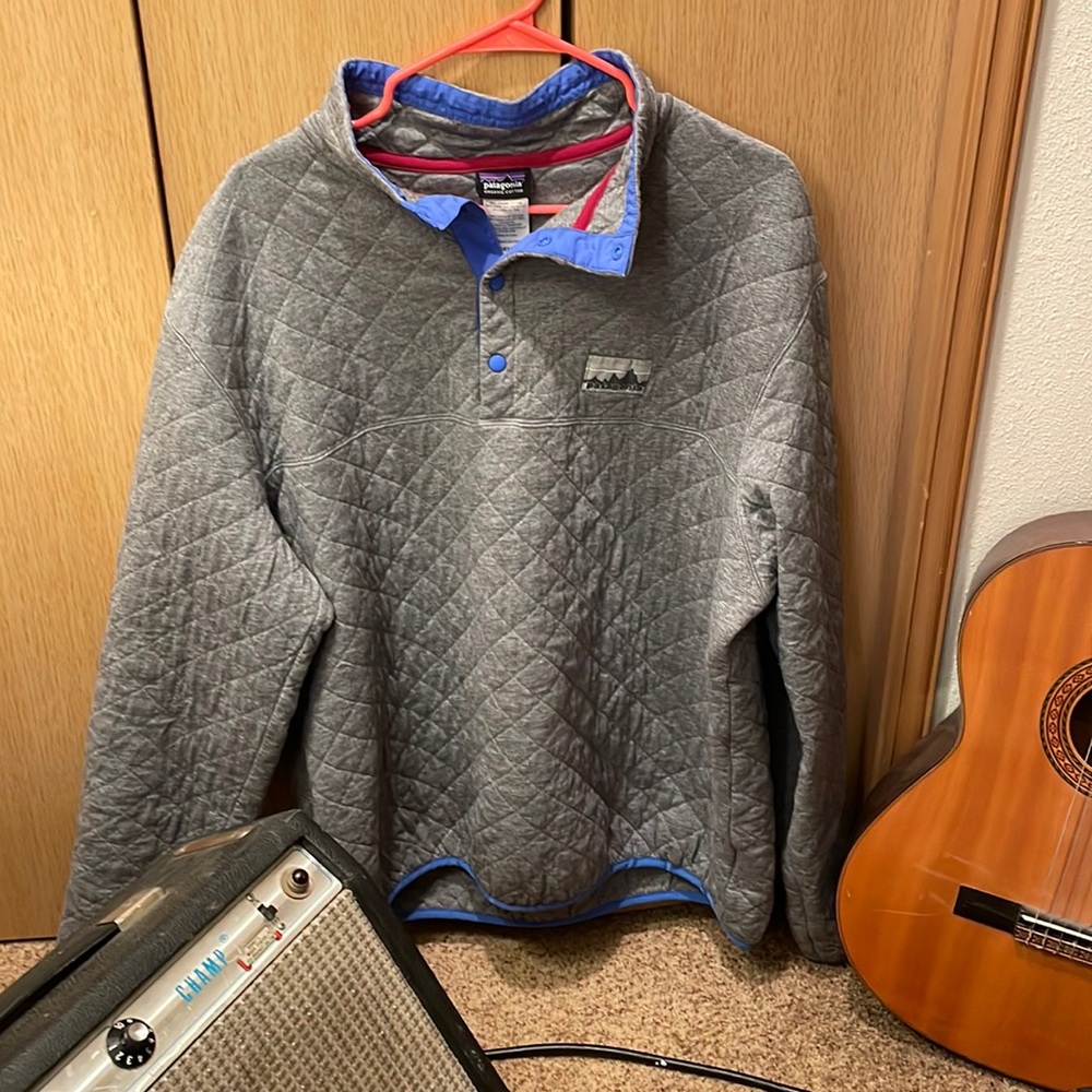 gray and blue patagonia vintage organic cotton quilt pullover